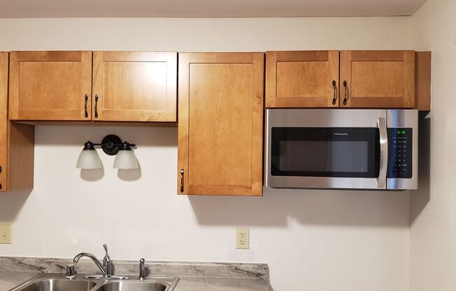 3 BEDROOOM/1.5 BATH TOWNHOUSE