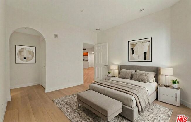 2 beds, 1 bath, 979 sqft, $2,850, Unit 122