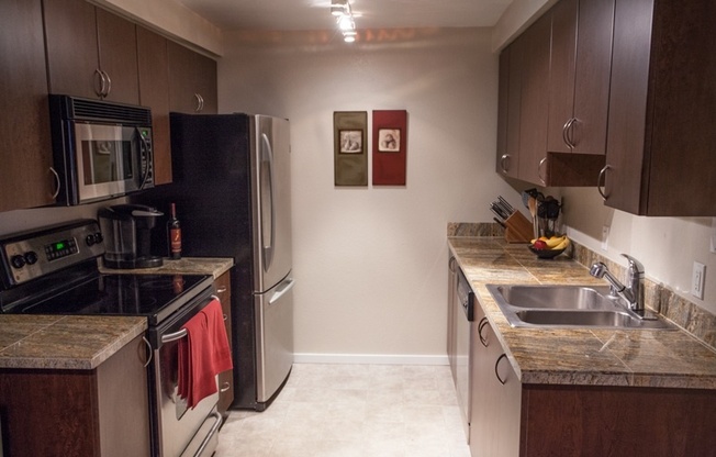 2 beds, 1 bath, $2,200