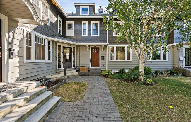 Modern 4-Story Townhouse in Tacoma’s Historic Stadium District | 4 Bed, 3 Bath w/ Private Patio!