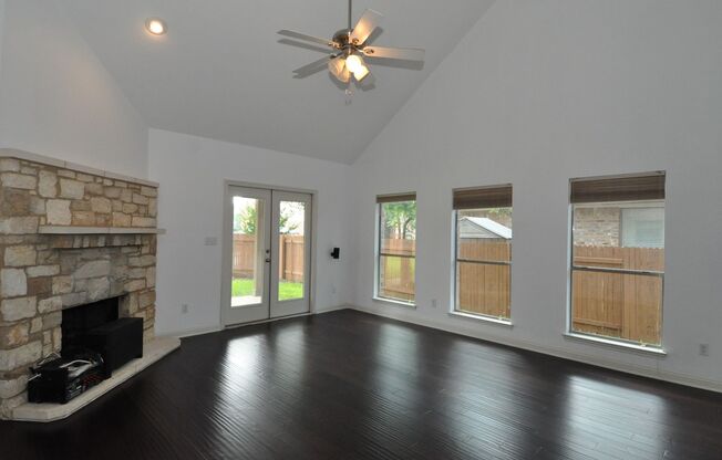 Beautiful Spacious Home FOR LEASE!