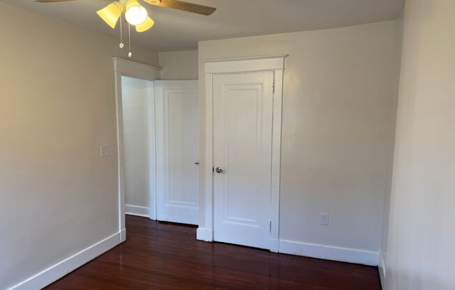 3 beds, 1 bath, $2,395, Unit 5714A Beacon Street