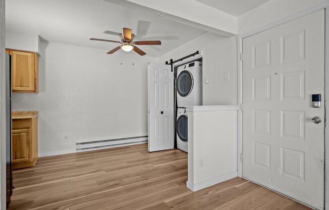 Bright 2 Bedroom Apartment – Prime Location!