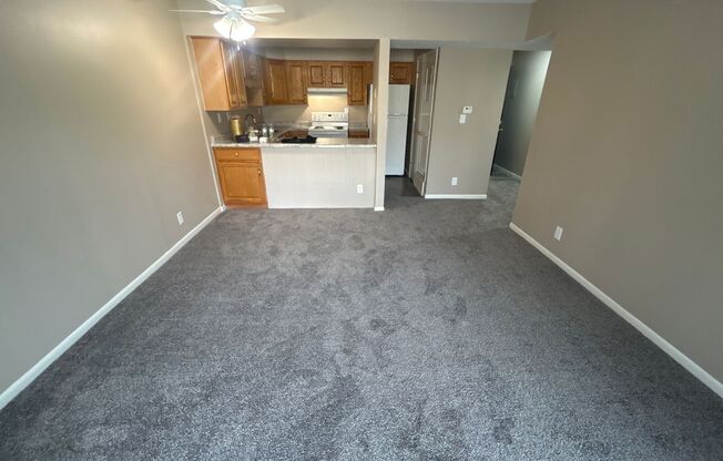 2 beds, 1 bath, 900 sqft, $969, Unit 107