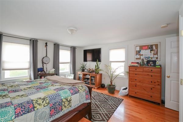3 beds, 1 bath, 1,390 sqft, $3,100, Unit 2