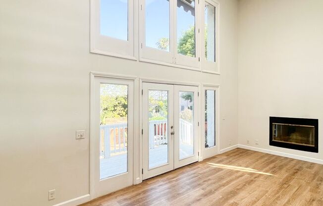 Stunning Light-Flooded Architectural 1BR Loft Bungalow w/ Expansive Yard in Silver Lake