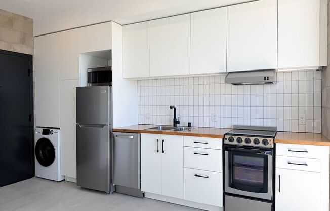 Studio, 1 bath, 285 sqft, $2,120, Unit 201