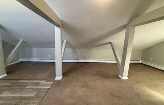 2 beds, 1 bath, $2,000, Unit 13