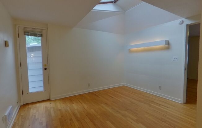 1 bed, 1 bath, $1,200, Unit 1828 Onyx Alley