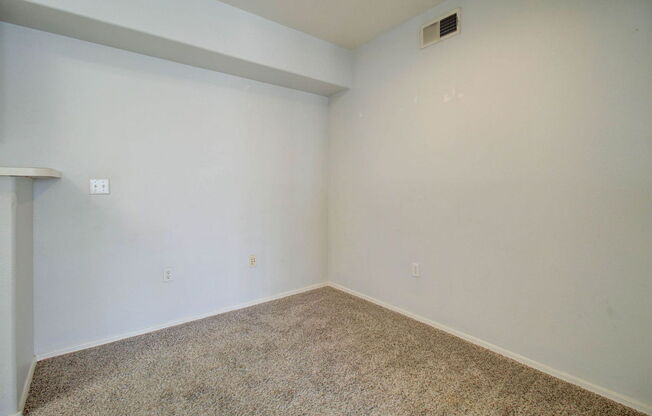 1 bed, 1 bath, 745 sqft, $1,300, Unit 2072