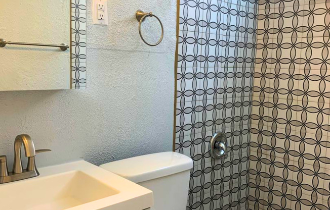 1 bed, 1 bath, 650 sqft, $825, Unit Unit K