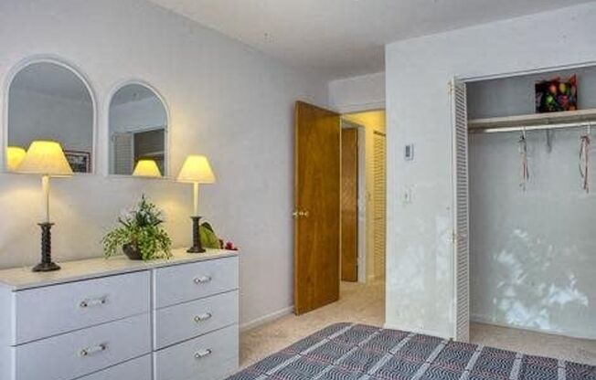 2 beds, 1 bath, 1,050 sqft, $2,350, Unit 60-6