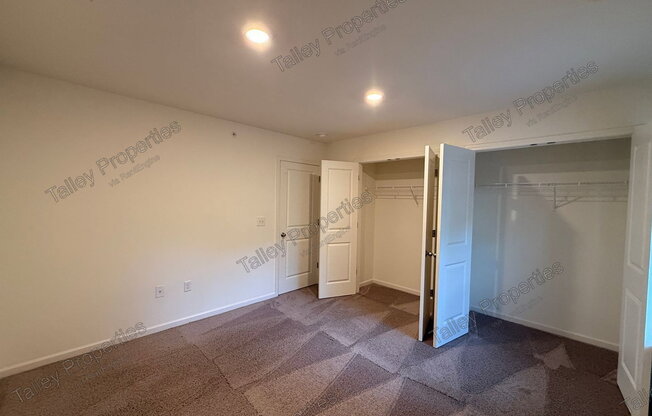 2 beds, 1.5 baths, 960 sqft, $1,299, Unit T