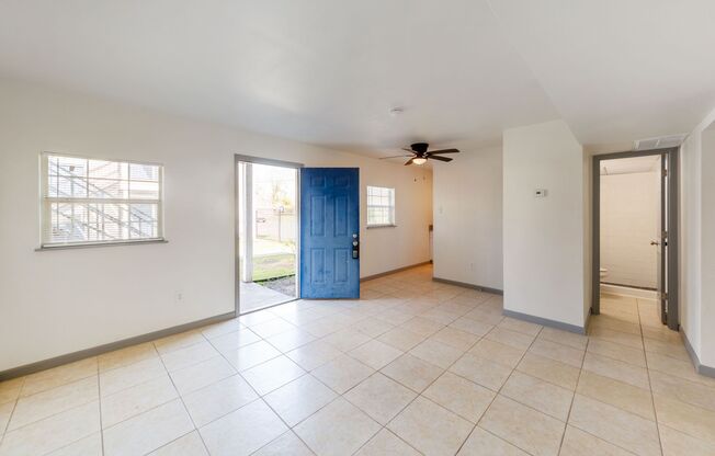 2 beds, 1 bath, $1,025, Unit 23