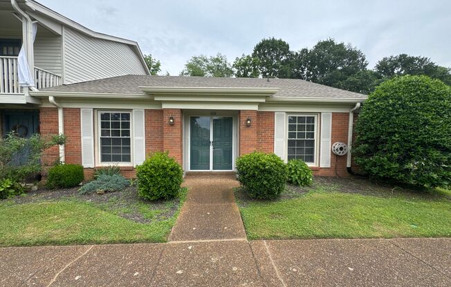 Spacious 3-Bedroom Townhome in the Heart of Bellevue – Water, Sewer & Trash Included!