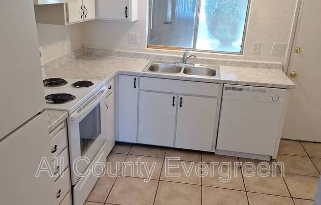 537 37 ST SE