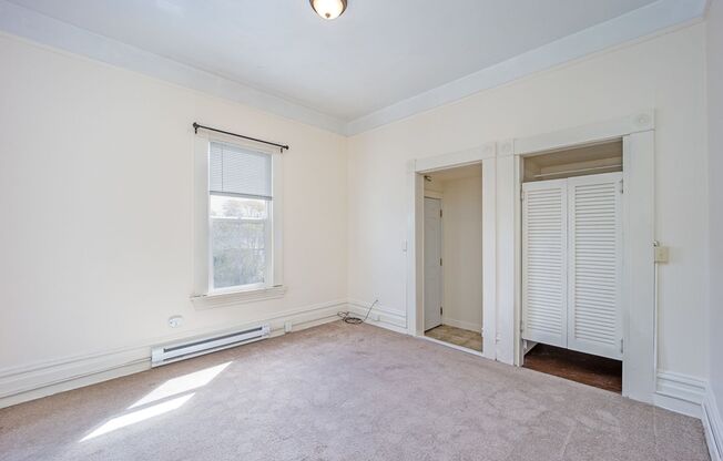 1014 Walnut St. #B - Studio+ | 1 bath | Upper unit