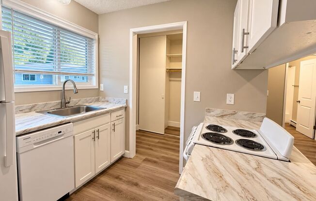 2 beds, 1 bath, 720 sqft, $1,450, Unit 01