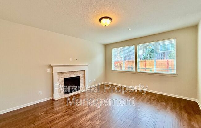 3621 NE SITKA DR