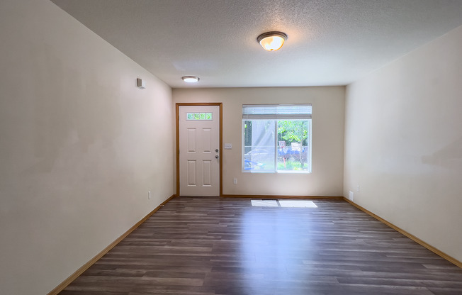 Fabulous 4 Bedroom 2.5 bath house on Private Street End Cul-De-Sac in the Powellhurst-Gilbert Neighborhood-SE Portland!