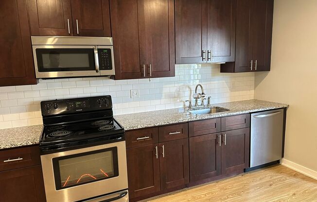 2 beds, 2 baths, 900 sqft, $2,050, Unit 3D