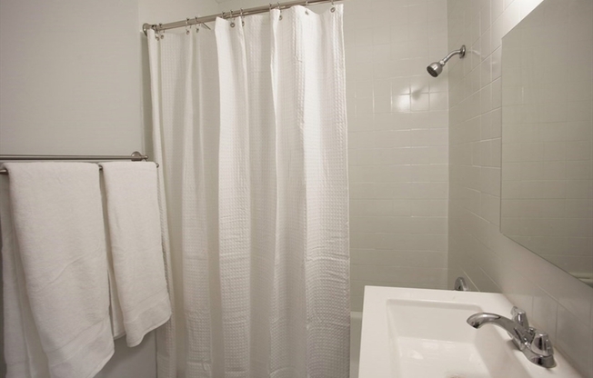 1 bed, 1 bath, 750 sqft, $3,400, Unit 10A