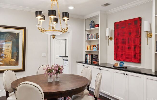 STUNNING 3-BEDROOM ALAMO HEIGHTS TOWNHOME