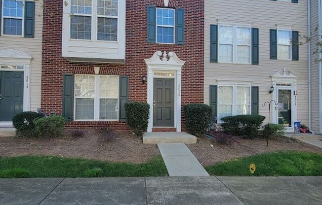 Huntersville Townhouse located in Rosedale!