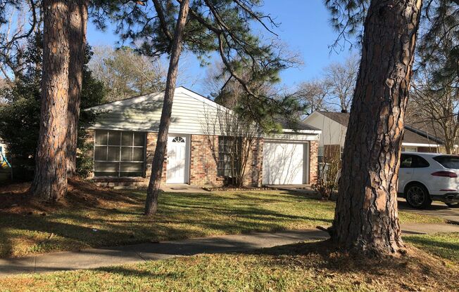3 Br / 1 Ba house for $1195 per month!! Sherwood Forest at I-12