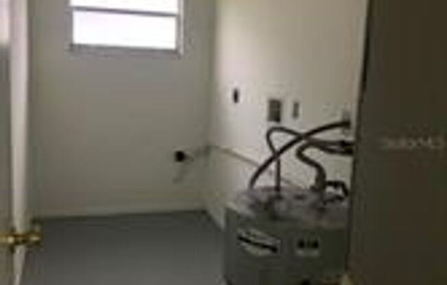 2 beds, 1 bath, 897 sqft, $1,300, Unit "B"