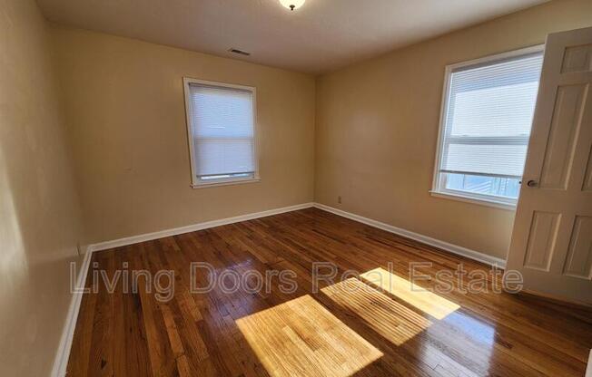 307 S 47 ST