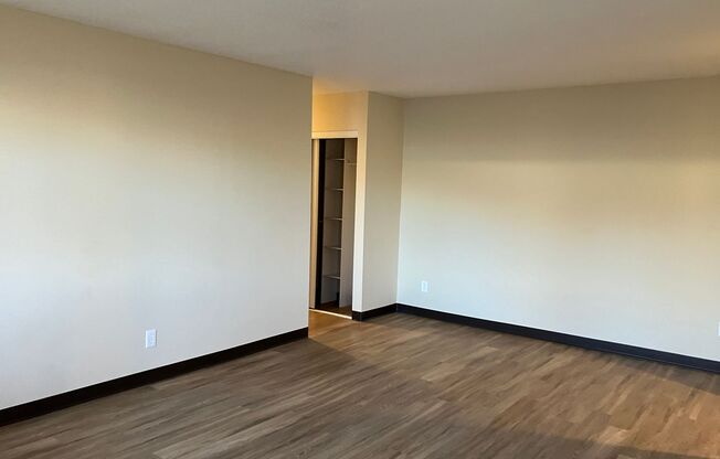 2 beds, 1 bath, $1,400, Unit 8008-105