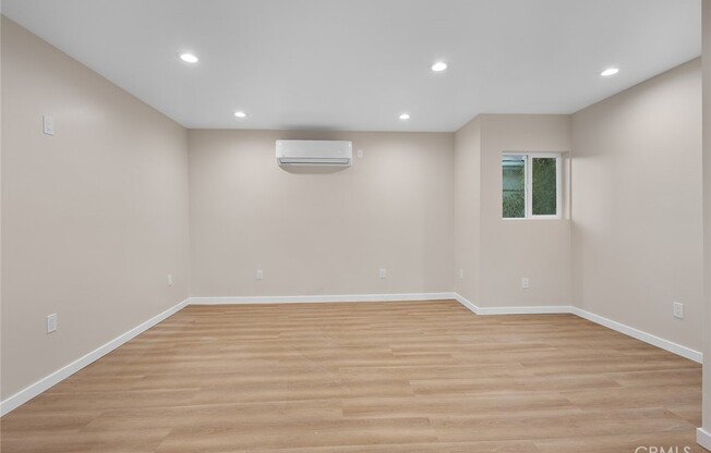 5039 5 AVE
