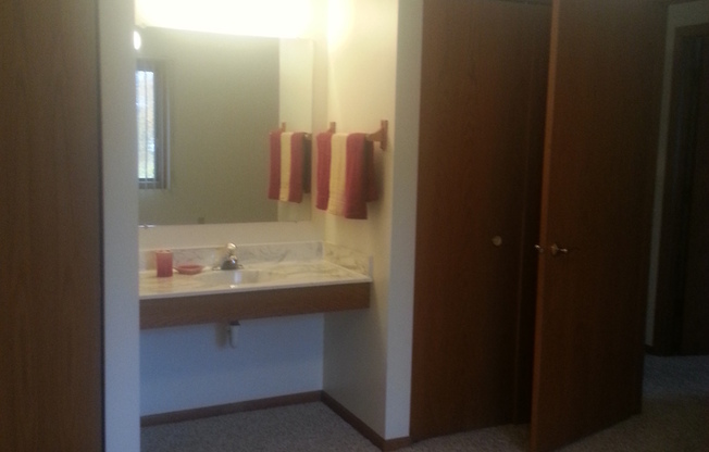 2 beds, 1 bath, 952 sqft, $1,125, Unit 1707-111