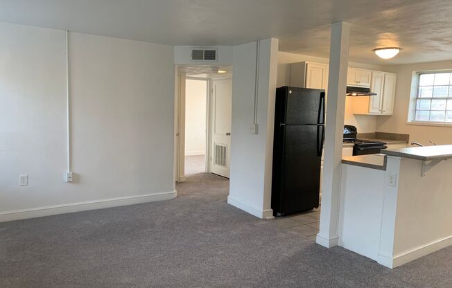 2 beds, 1 bath, 642 sqft, $1,100, Unit 604