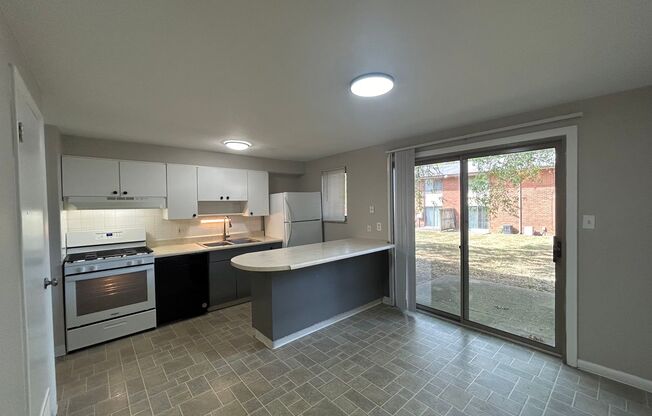 2 beds, 1 bath, 1,187 sqft, $999