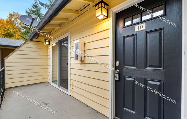 Charming Upstairs 2BD/1BA in the Heart of Multnomah Village