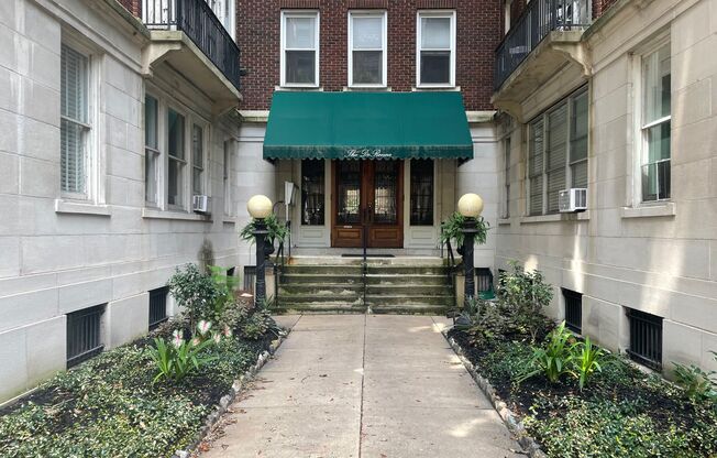 2 beds, 1 bath, $2,150, Unit Unit 15B