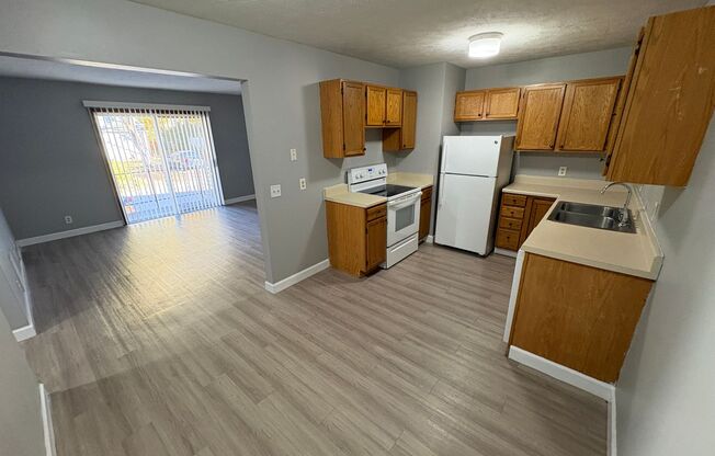 2 beds, 1 bath, 1,080 sqft, $820, Unit #20