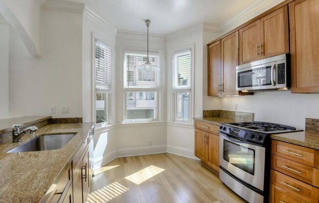 1065 Montgomery Street (1012r)