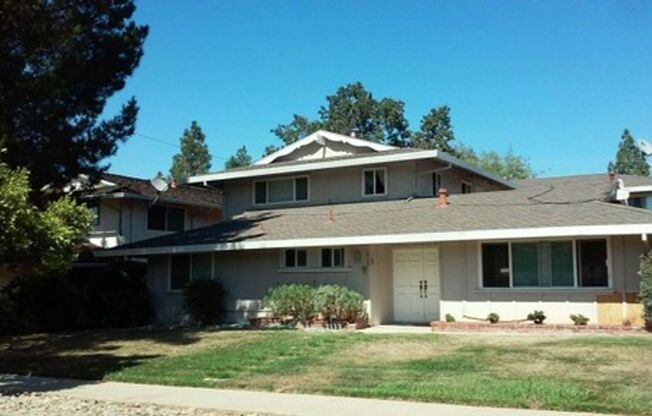 CASTLEWOOD DR 915