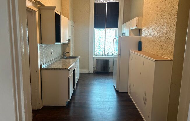 2 beds, 1 bath, $1,200