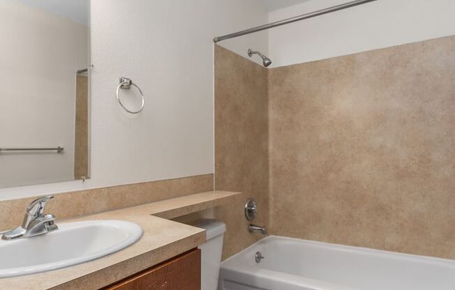 2 beds, 1 bath, 740 sqft, $1,585, Unit 2514F