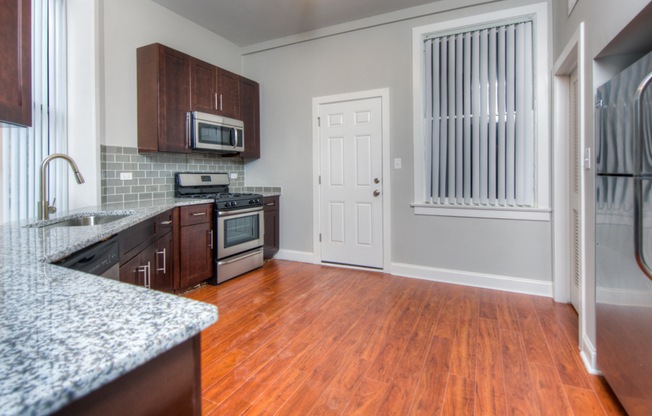 1153 W DIVERSEY