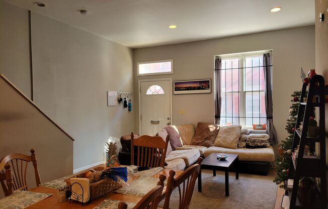 Spacious 6-Bedroom Townhouse At Temple University! Available August 2025!