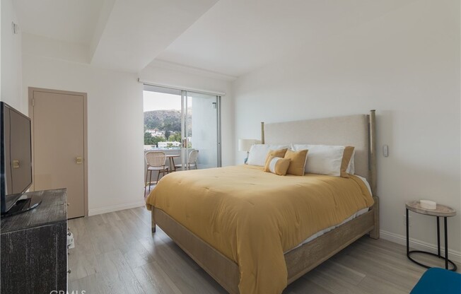 1 bed, 2 baths, 912 sqft, $3,600, Unit 1008