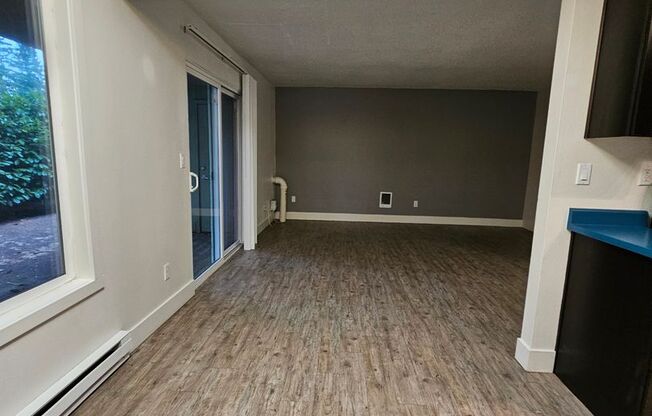 2 beds, 1 bath, 915 sqft, $1,495, Unit 19