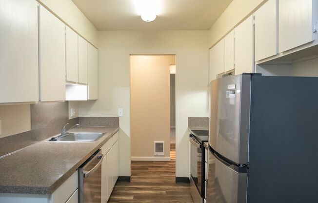 2 beds, 1 bath, $1,900