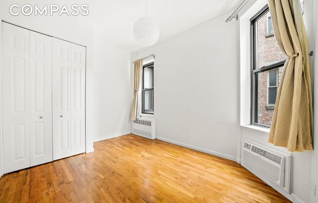 360 W 21 ST