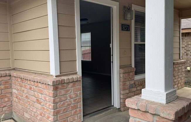 COMFORTABLE HOME | SINGLE STORY  |  CLOSE TO HWY 151 & 410 | SHOPPING & RESTAURANTS